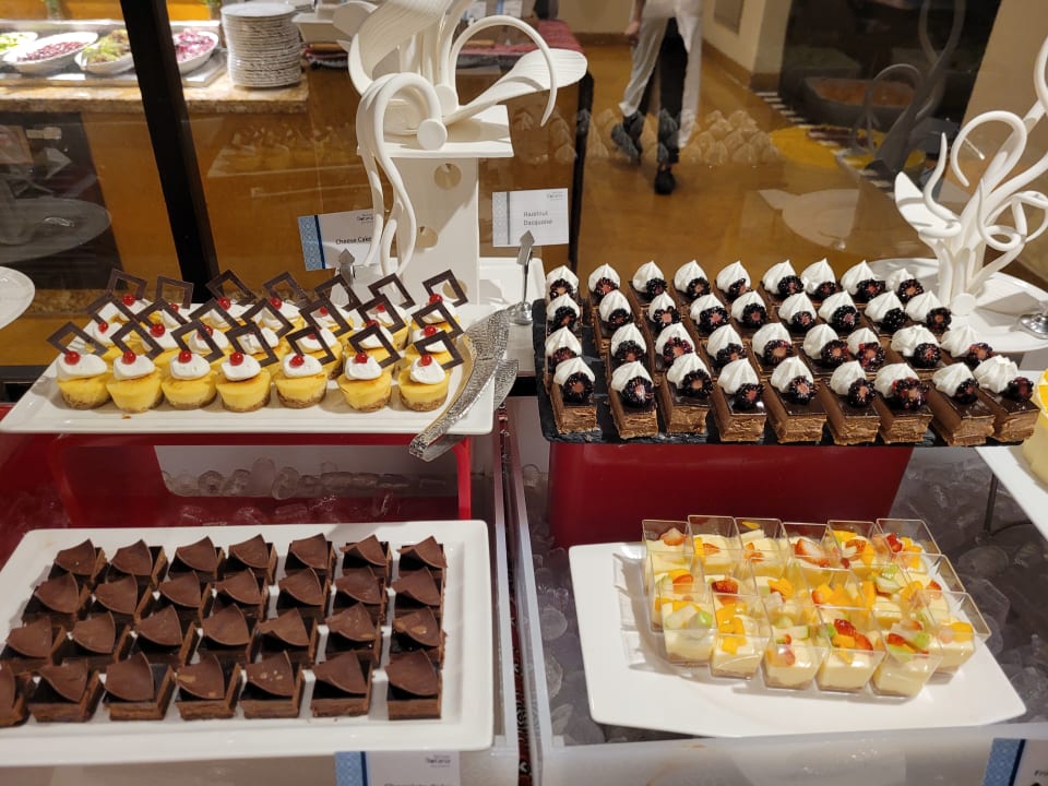 Gastro The Cove Rotana Resort