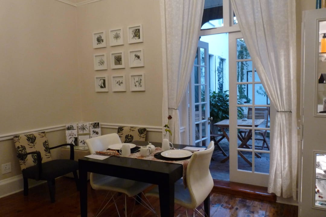 Frühstücksraum Nine Flowers Guest House