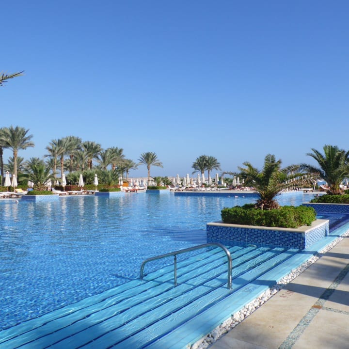 Grosser Pool Premier Le Reve Hotel & Spa