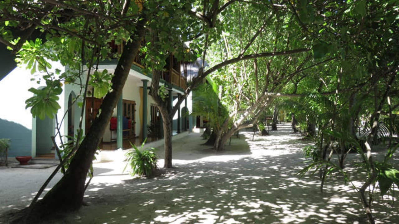 Weg zum Restaurant Adaaran Club Rannalhi - All Inclusive