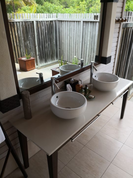 Zimmer Kuredu Island Resort & Spa