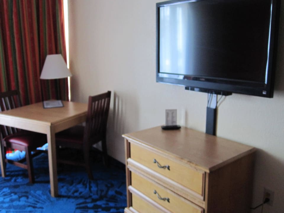 TV Hotel Dolphin Beach Resort