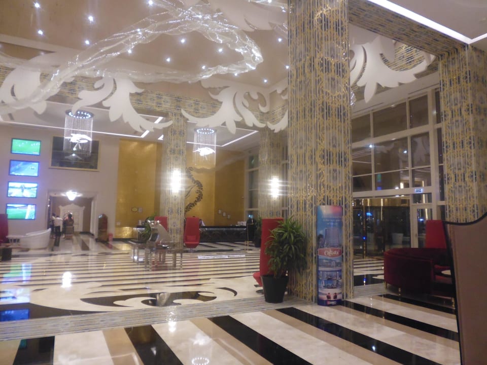 Lobby Azura Deluxe Resort & Spa Hotel