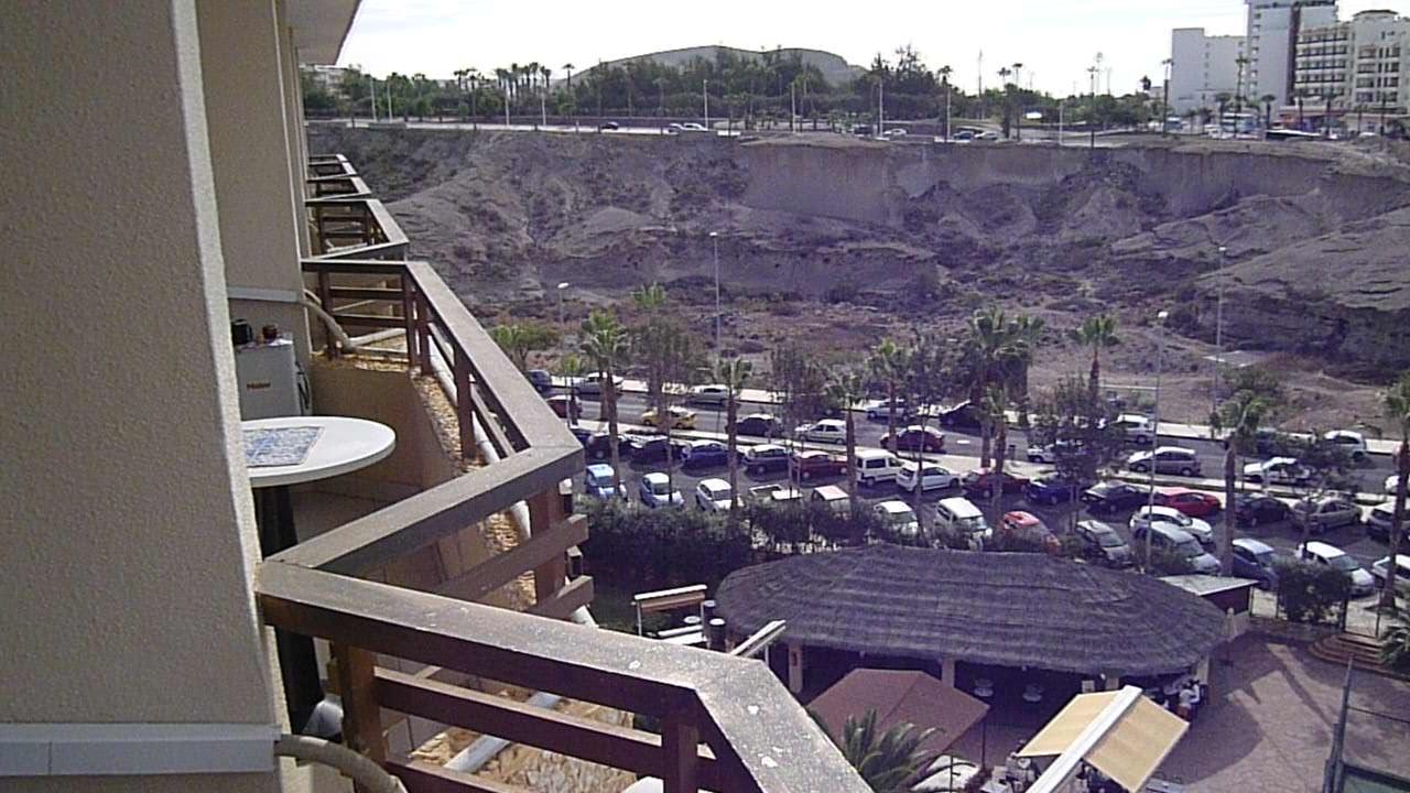 Blick nach links zum Parkplatz Ole Tropical Tenerife