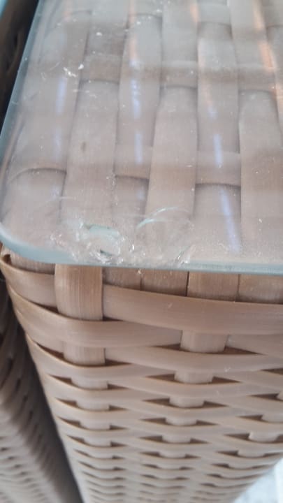 Kaputte Glasauflage, Verletzungsgefahr Novotel Marsa Alam Beach Resort