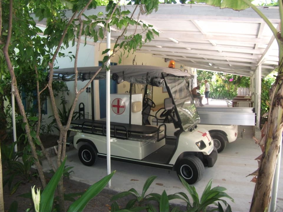 Rettungswagen Kuramathi Maldives