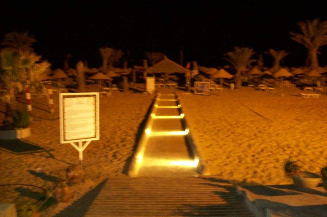 Weg zum Strand Hotel Paradis Palace