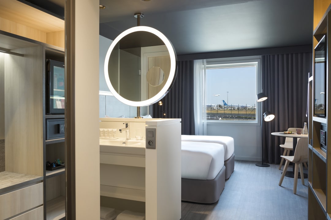 Zimmer Innside by Melia Paris Charles de Gaulle Airport