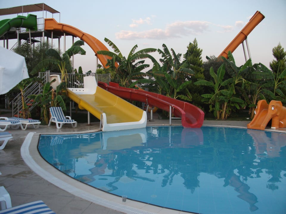 Rutschanlage mit Pool Saturn Palace Resort Hotel