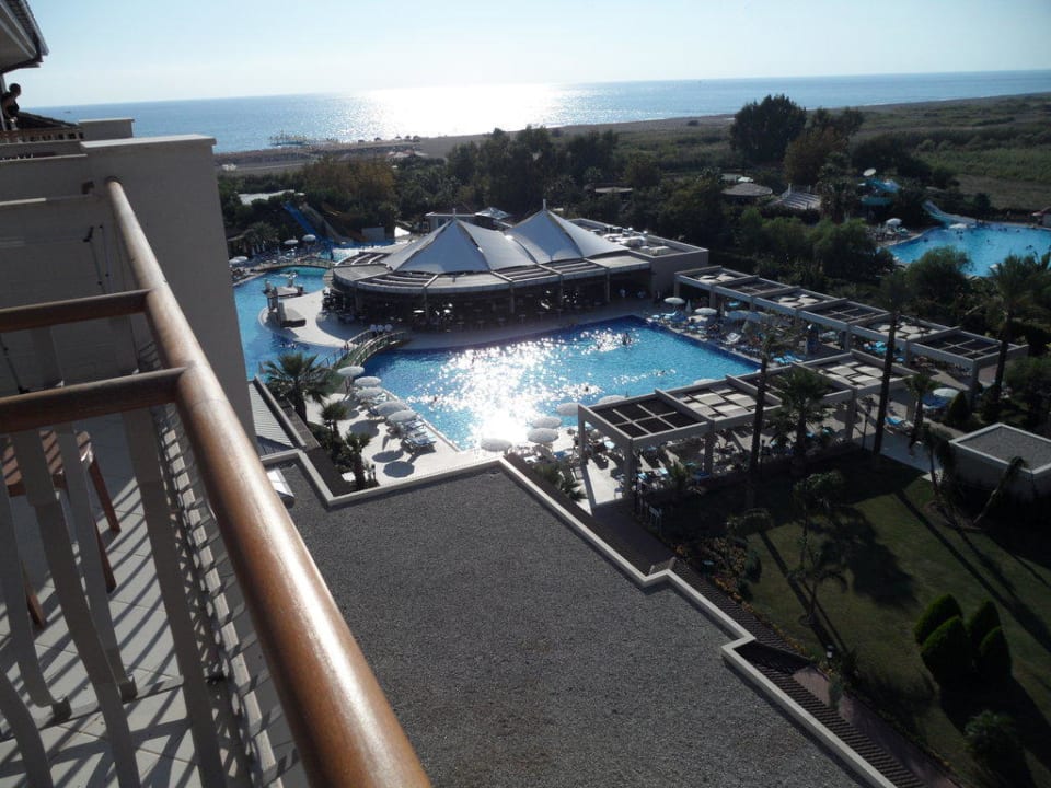 Blick vom fünften Stock auf den Pool Sunis Elita Beach Resort & Spa