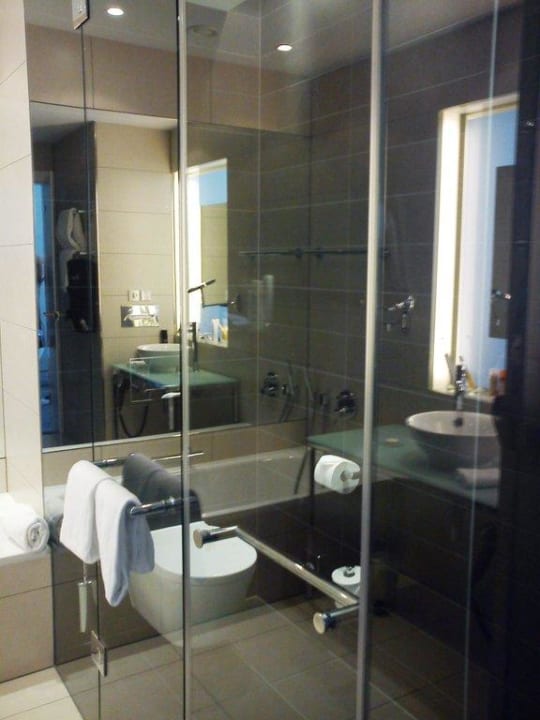 Badezimmer WC und sep.Dusche Vienna House by Wyndham Andel's Berlin