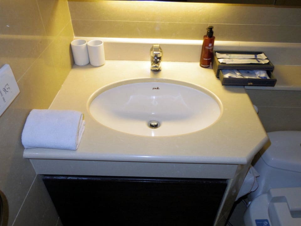 Bad Lohas Suites Sukhumvit by SuperHotel Bangkok