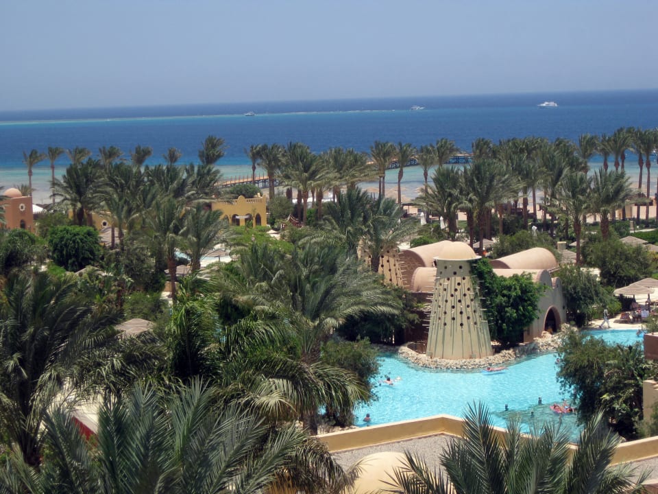 Blick über den Pool zum Strand Grand Makadi