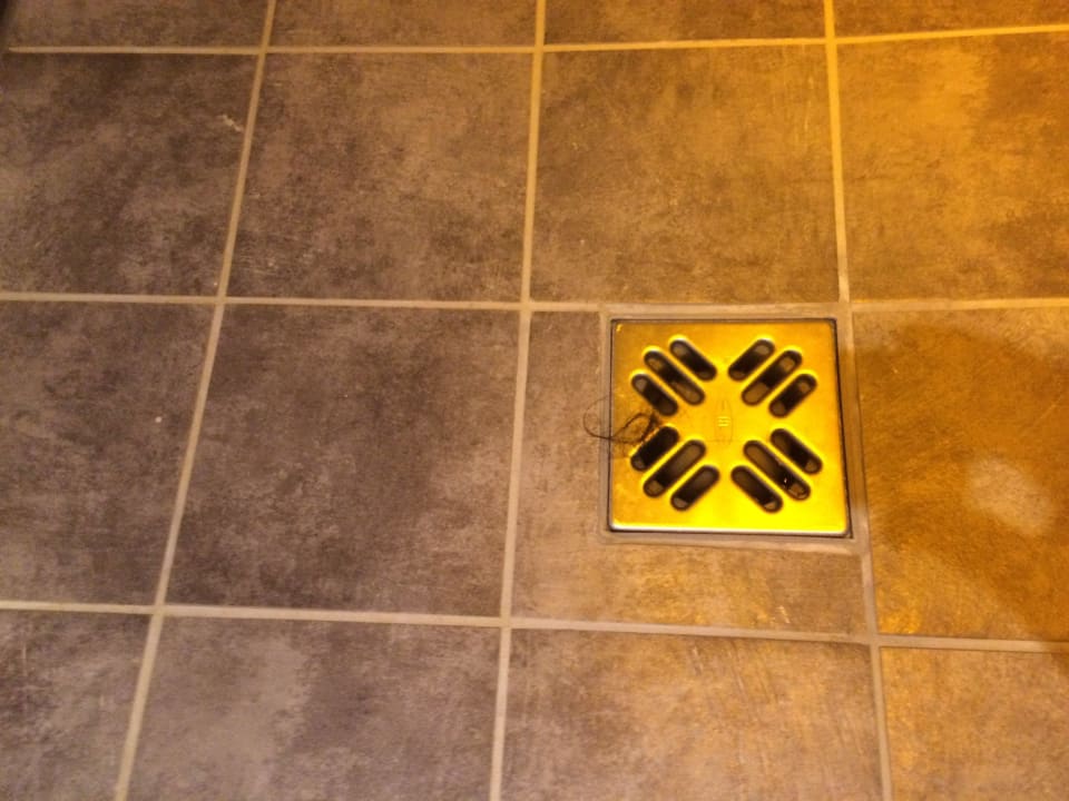 Cleanliness after 4 days and w/o using shower... Falkensteiner Hotel Sonnenalpe