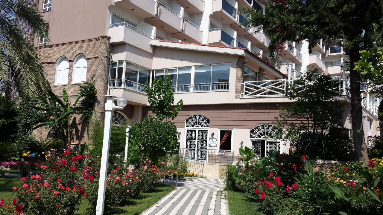 Weg zum Miniclub Seaden Corolla Hotel
