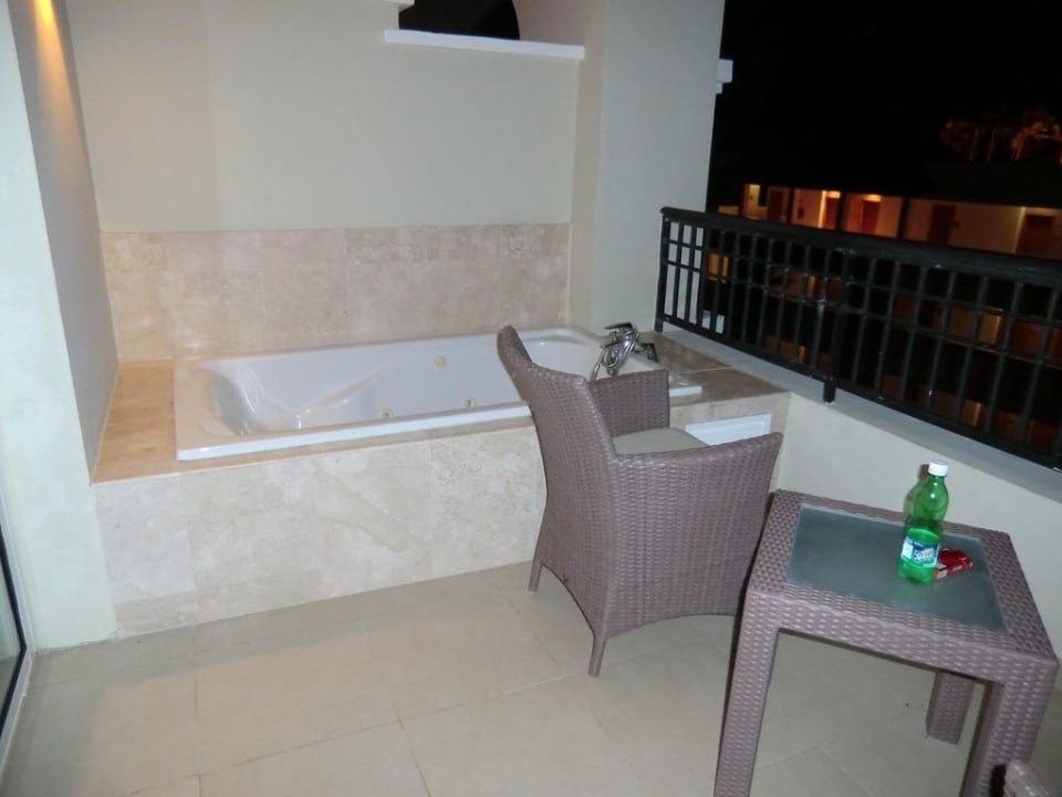 Balkon mit Jacuzzi Dreams Royal Beach Punta Cana