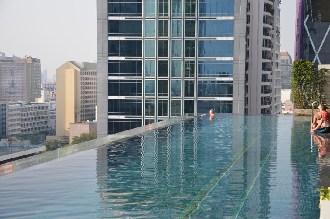 Pool im 14. Stock Eastin Grand Hotel Sathorn
