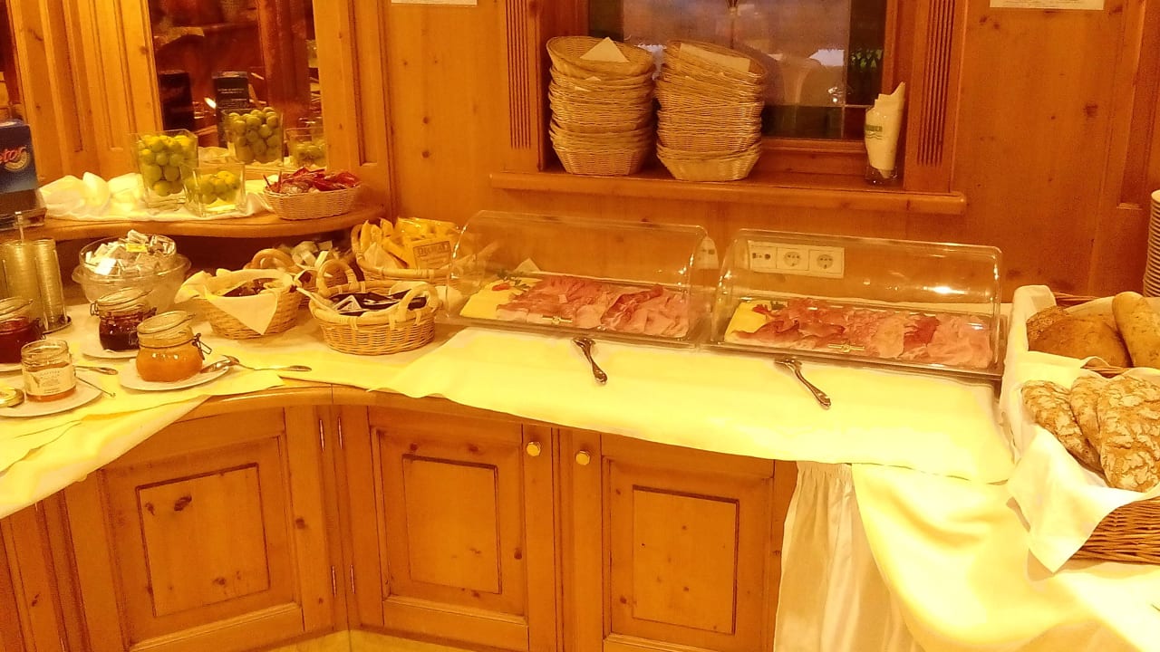 Frühstücksbüffet Turmhotel Gschwendt