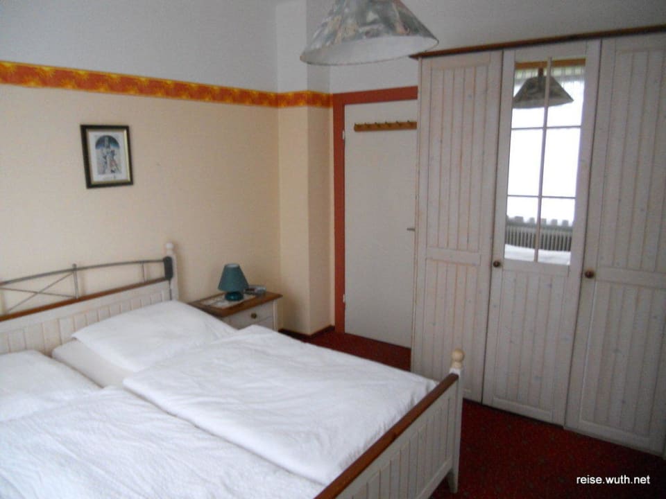 Schrank Hotel Sealords