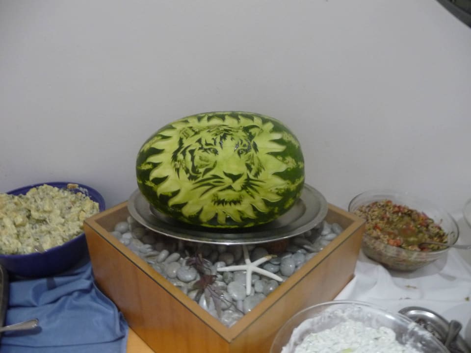 Melonenschnitzerei Hotel Calypso Beach