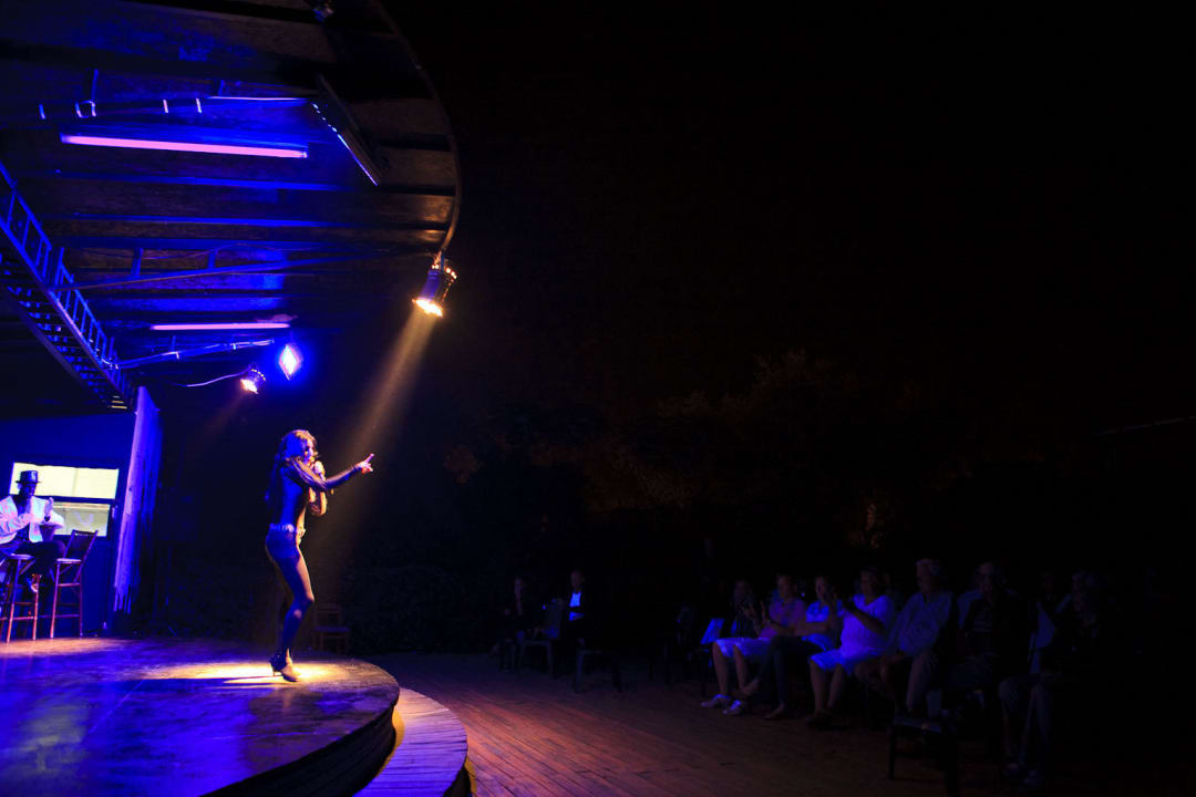 It's Showtime Can Garden Beach