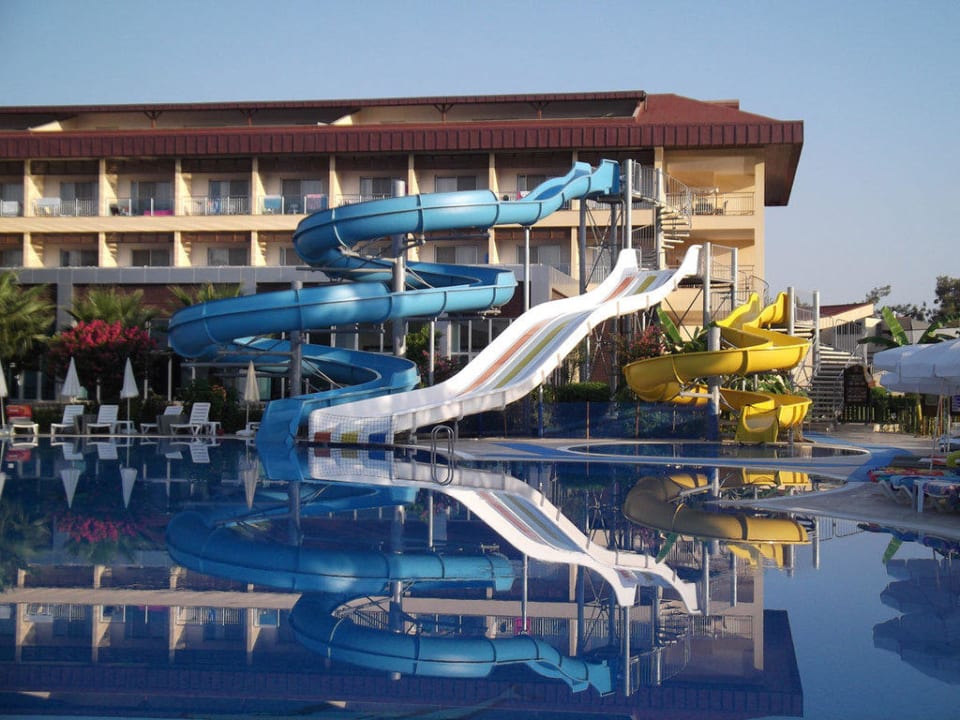 Poolrutsche morgens Marvida Family Eco