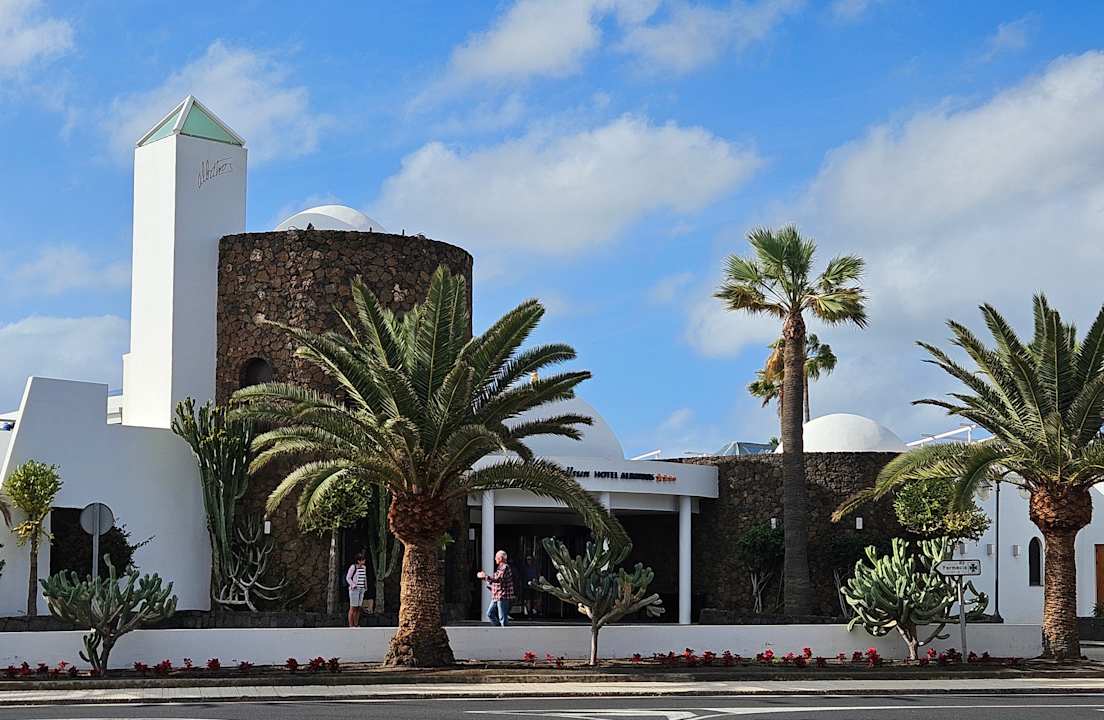 Außenansicht allsun App.-Hotel Albatros