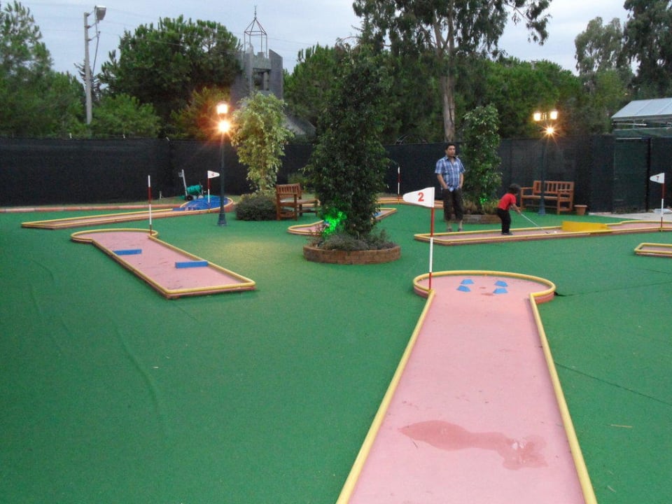 Kostenloser Minigolfplatz  Senza Sunset Beach Hotel