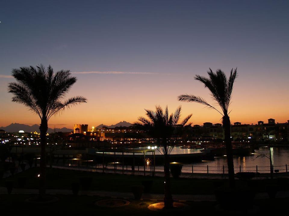 Dana Beach Hotel Anlage am Abend Pickalbatros Dana Beach Resort - Hurghada
