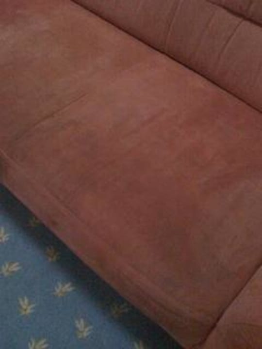 Leider eine speckig verschmutzte Couch Göbel's Seehotel Diemelsee