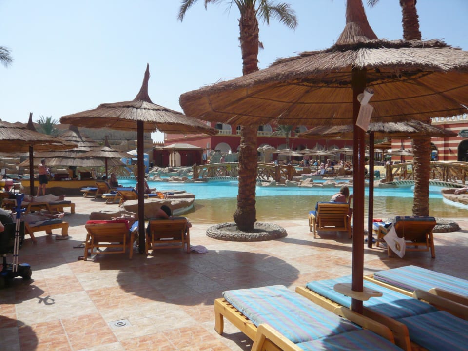 Eine der Poolanlagen Pickalbatros Alf Leila Wa Leila Resort - Neverland Hurghada