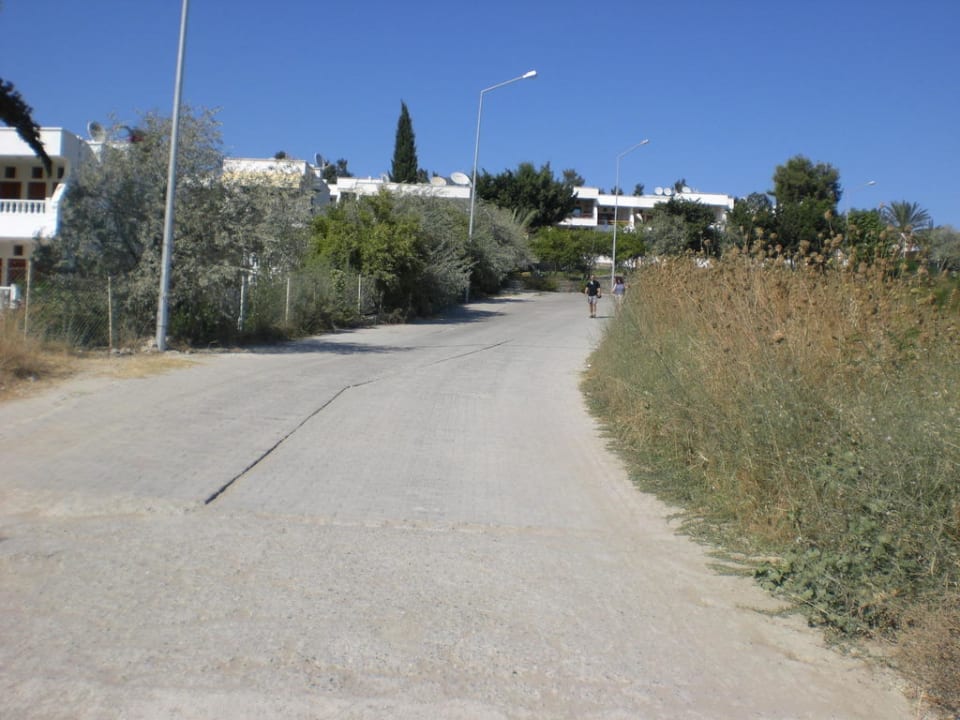 Der Weg vom Strand zum Hotel Side Alegria Hotel & Spa - Adults only +16