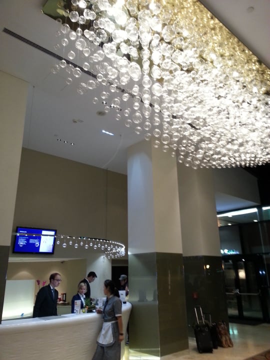 Die Rezeption Hilton Vienna Waterfront