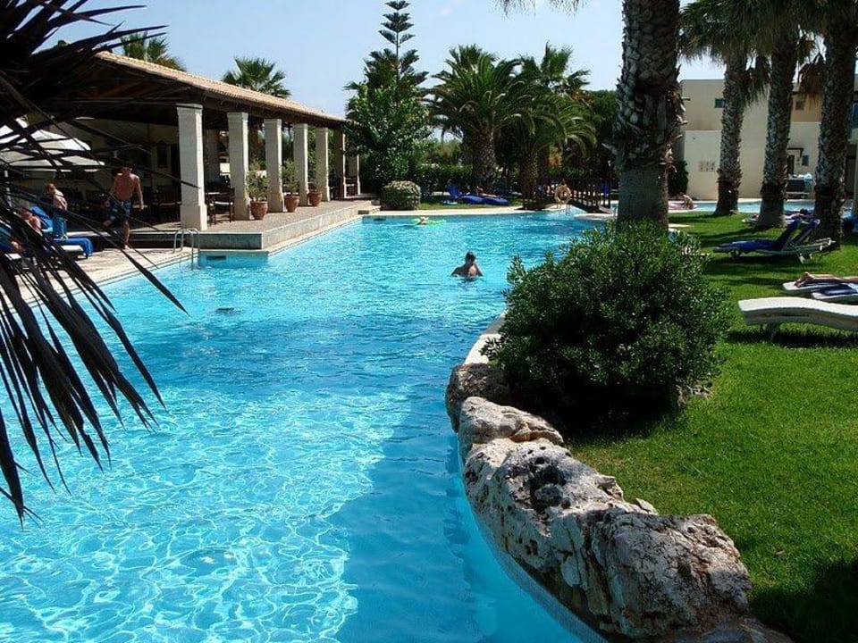 Flussförmig angelegter "Ruhepool" Phãea Cretan Malia