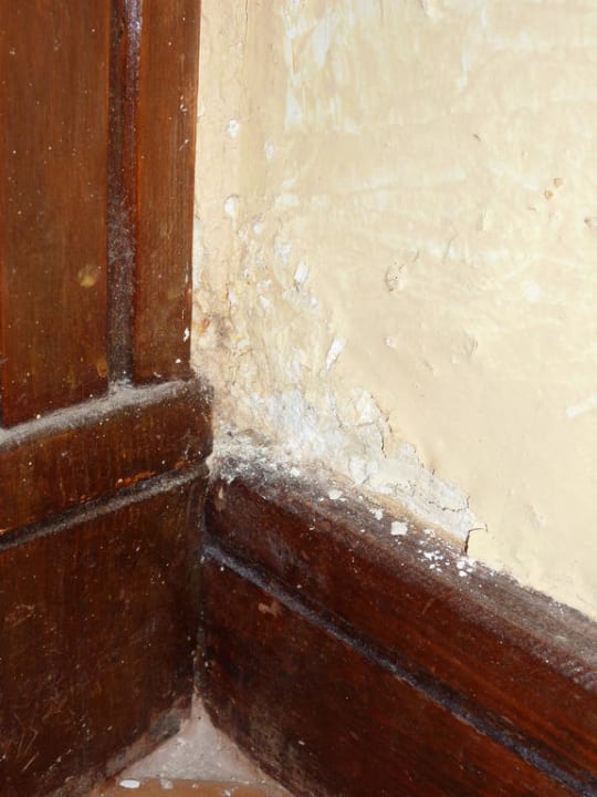 Bröckelnde Zimmerwände (Verputz) Grand Makadi