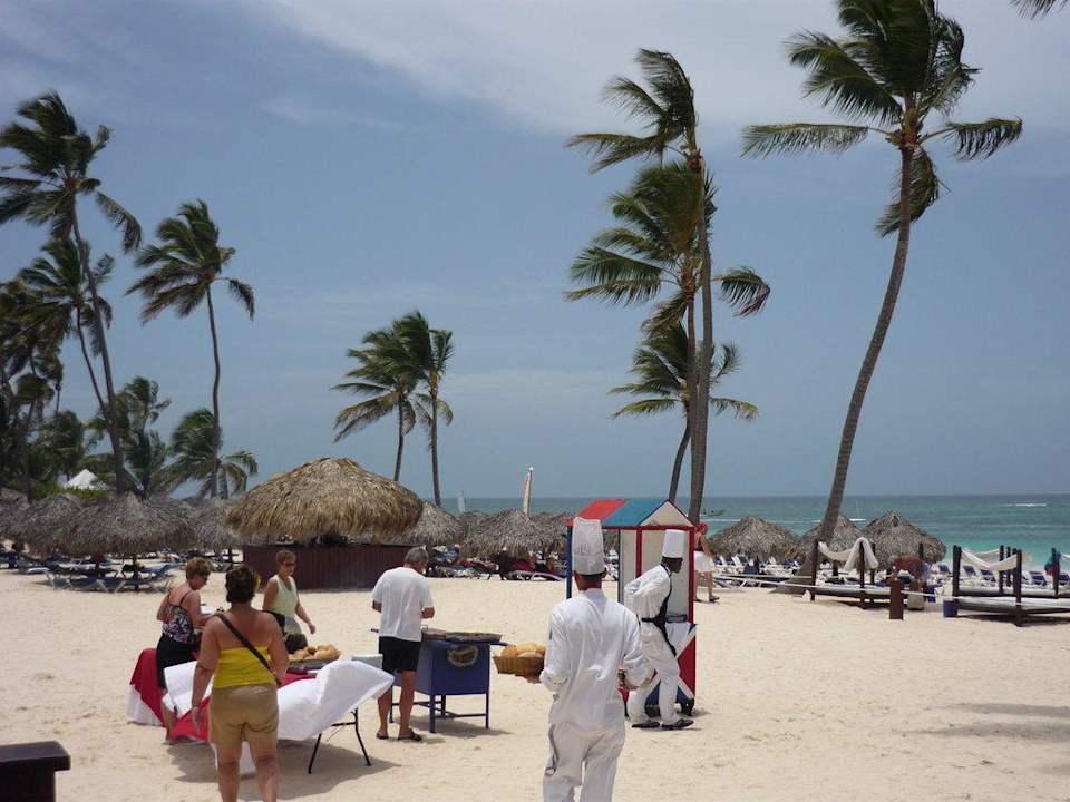 Barbecue zu Mittag am Strand Punta Cana Princess All Suites Resort & Spa