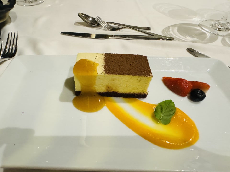 Gastro The Sense Deluxe Hotel