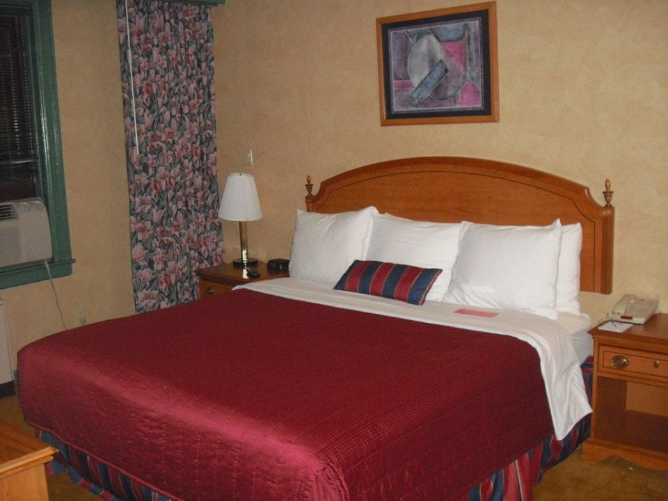 Betten in Room 520 Ramada by Wyndham Jersey City