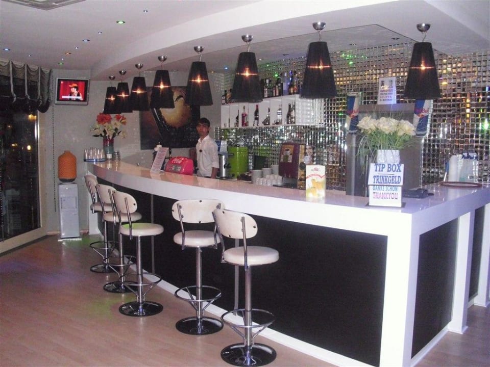 Eine der Bars My Home Resort