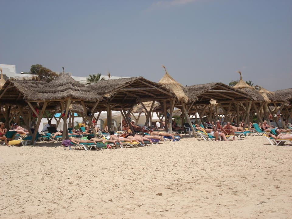 Blickend von Meer in Richtung Strandrestaurant The Orangers Beach Resort and Bungalows