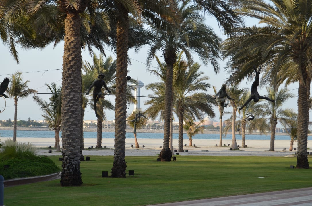 Blick vom Hotel zum Strand Emirates Palace Mandarin Oriental