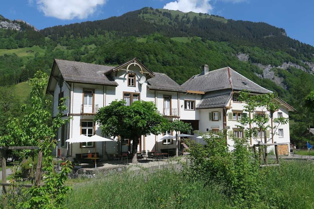 Außenansicht Hotel Alpenhof Weisstannen