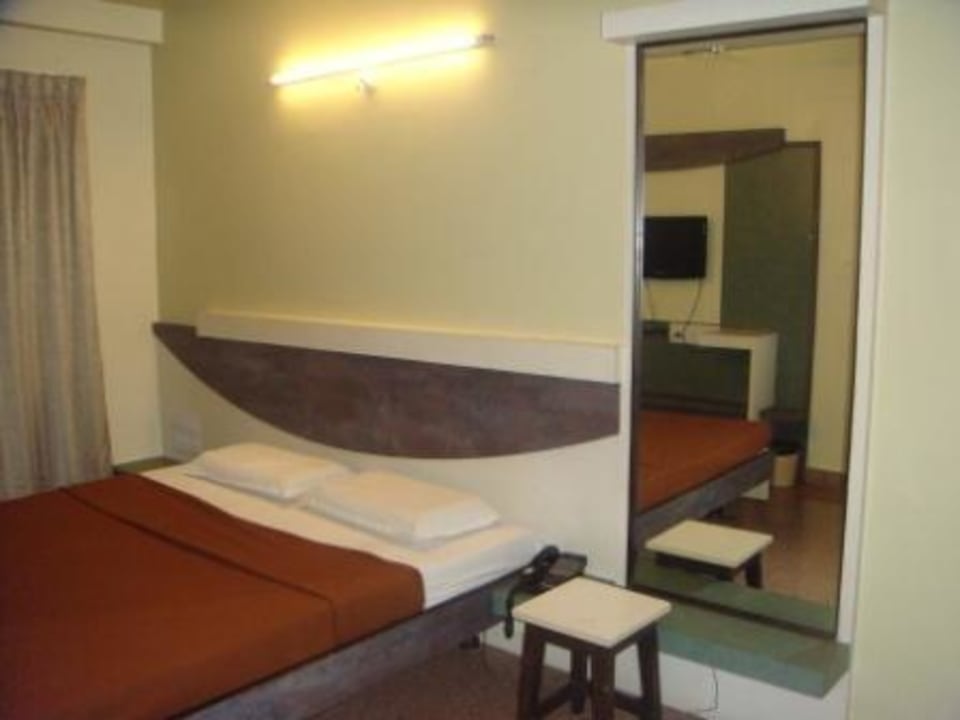 Room 4 MTR Residency