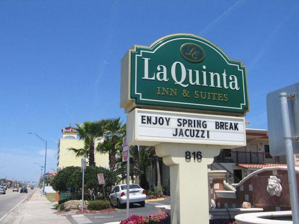 Einfahrtshinweis auf der A1A Daytona Beach La Quinta Inn & Suites Oceanfront Daytona Beach