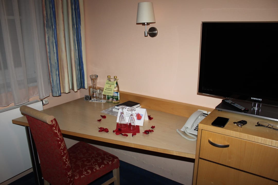 Schreibtisch mit Fernseher Hotel Nummerhof