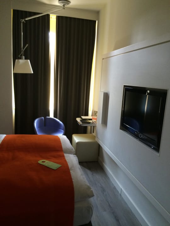 TV Hotel Indigo Berlin - Ku'damm