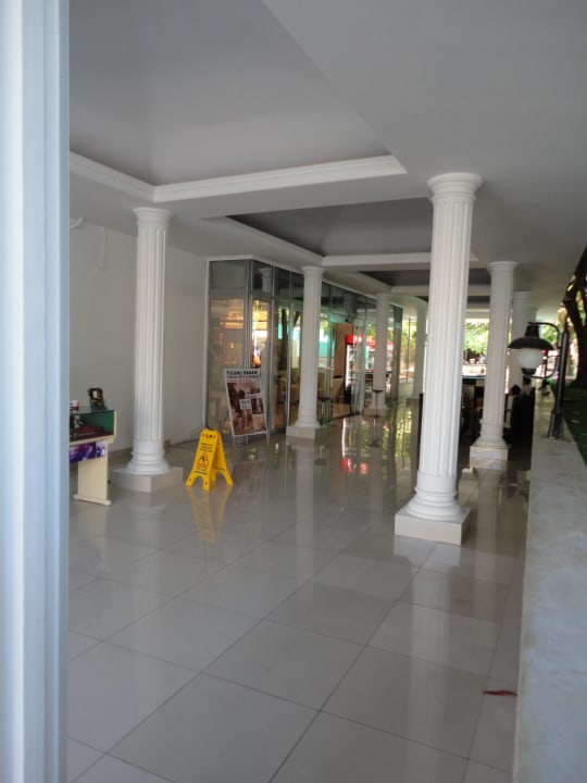 Im Eingangsbereich Hotel Diamore