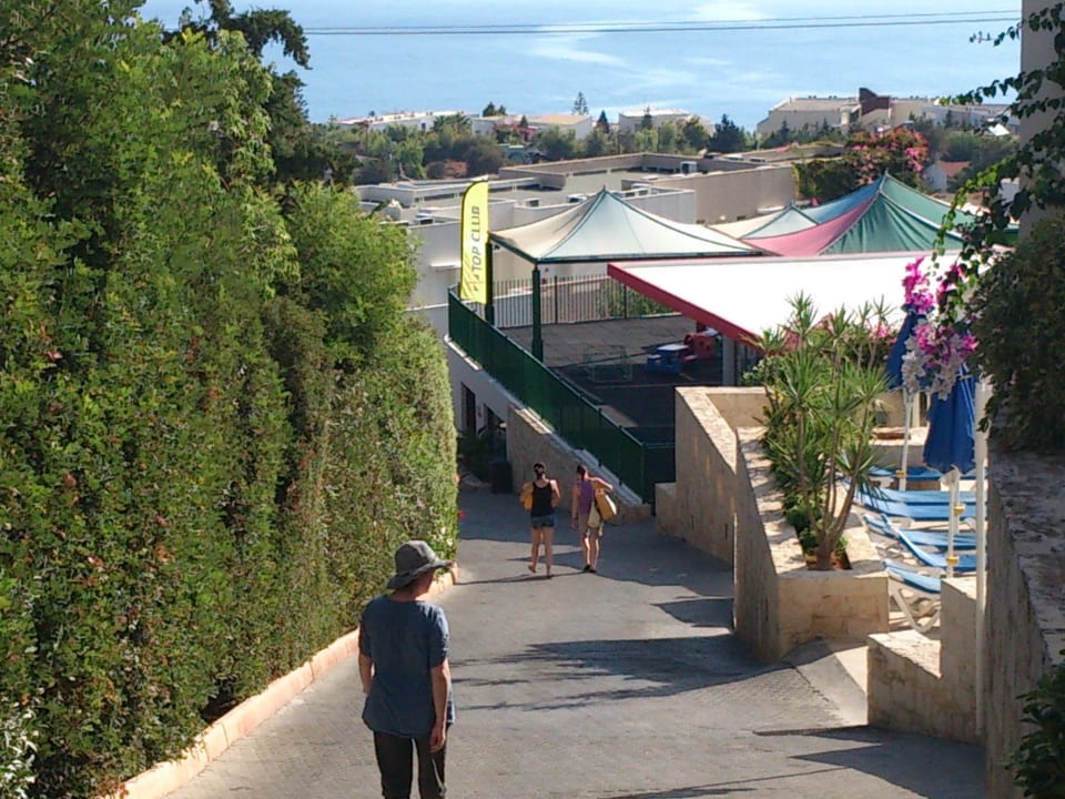 Steiler Abstieg Grand Hotel Holiday Resort