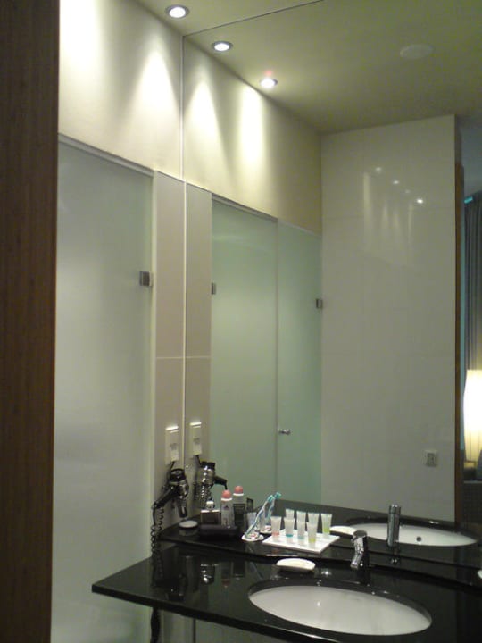 Bad - riesen Spiegel Four Points by Sheraton Panoramahaus Dornbirn