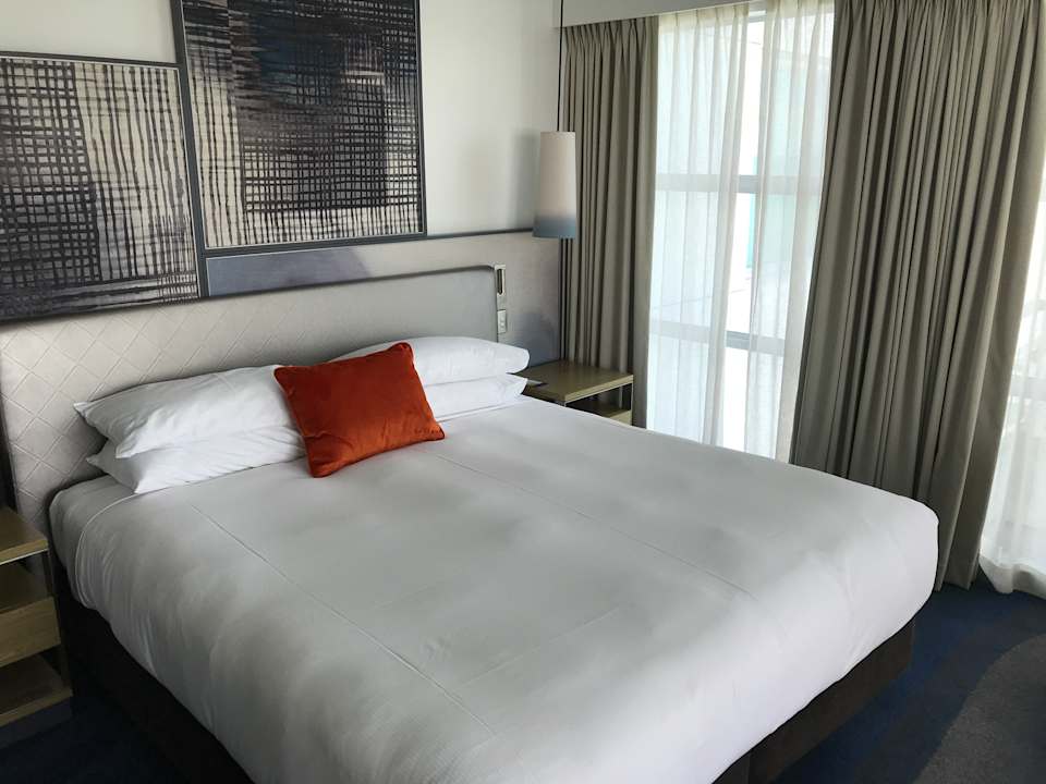 Doppelbett mit Extrakissen Hilton Auckland